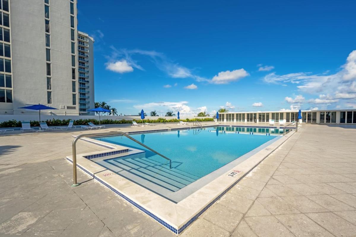 Pavilion Beach Front Apartment With Balcony Miami Beach Exterior foto